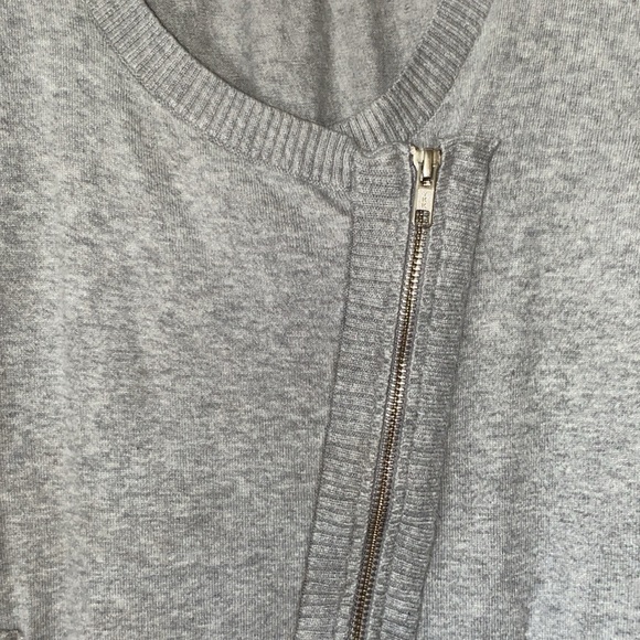 Women’s Victoria’s Secret Sweater - Picture 4 of 6